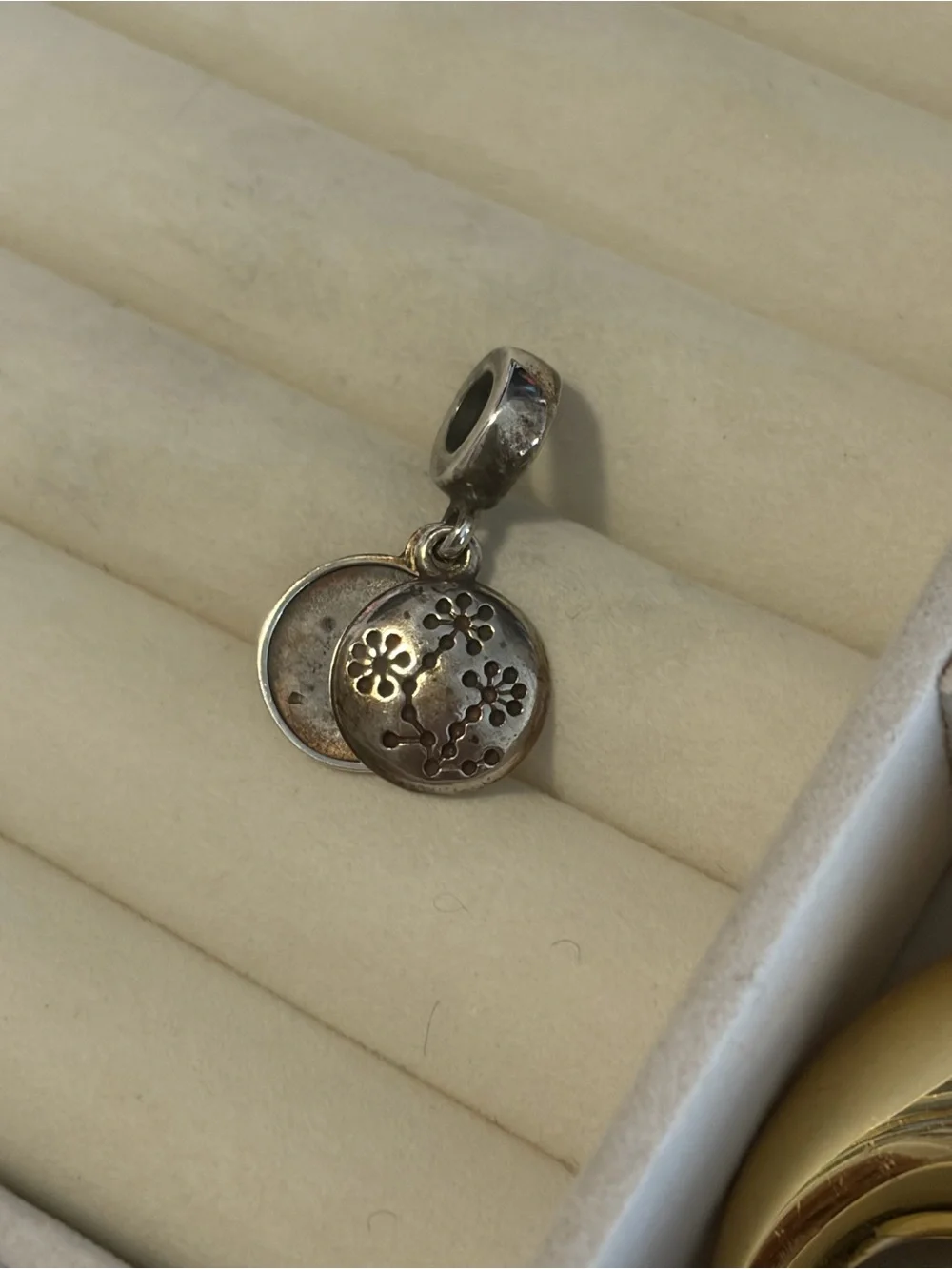 retired sterling silver Pandora Lucerne Flower dangle charm - Picture 2 of 3